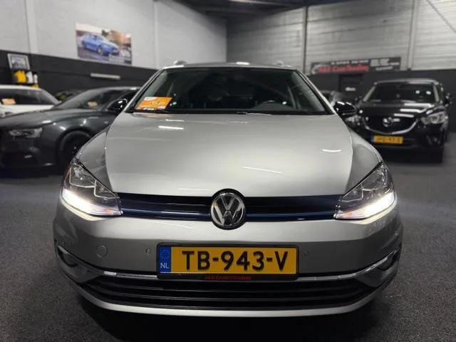 Volkswagen Golf (2018) — foto 1