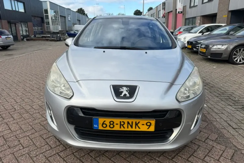Peugeot 308 (2011)