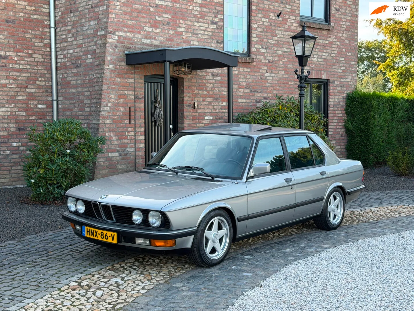 BMW 5-Serie (1987) — foto 1