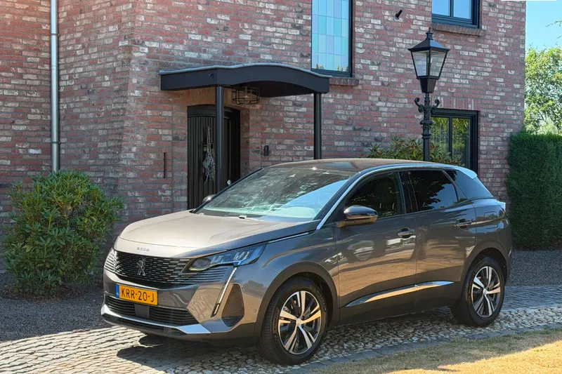 Peugeot 3008 (2023)