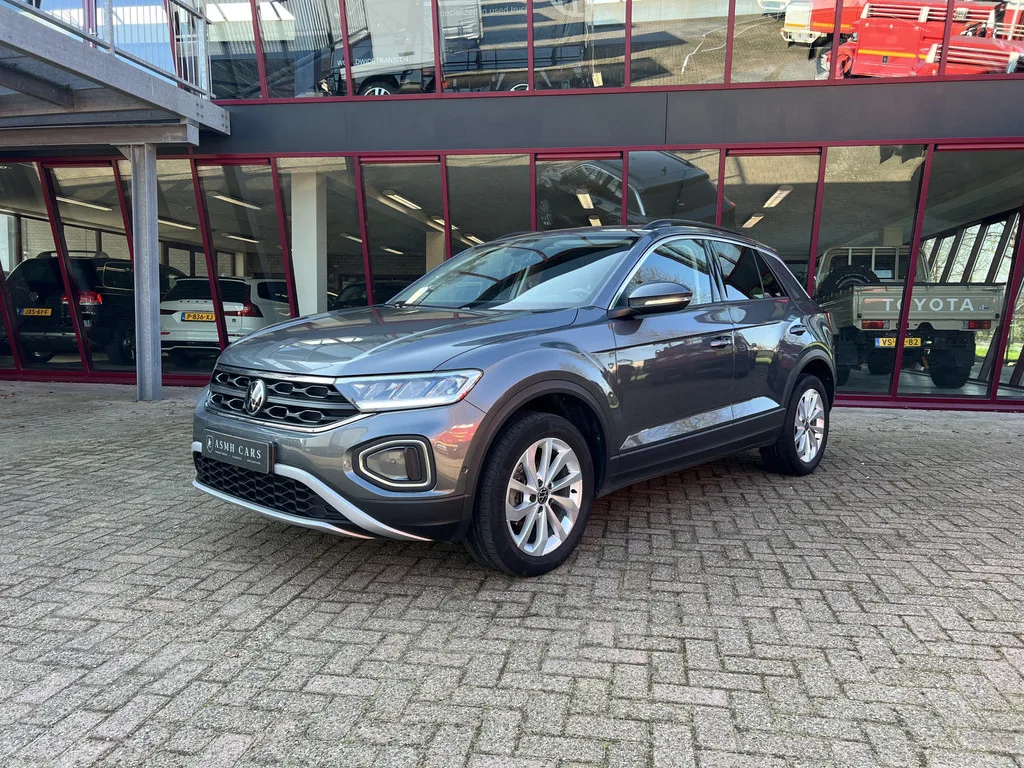 Volkswagen T-Roc (2024) — foto 1