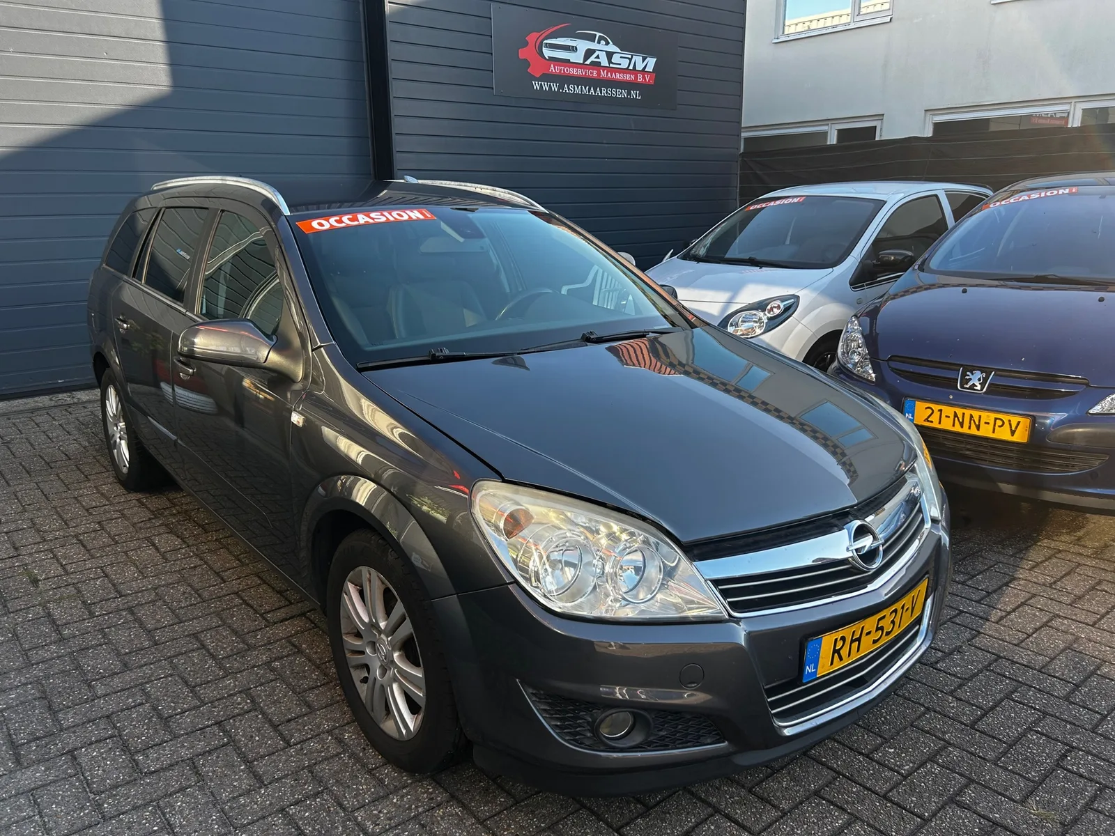Opel Astra (2009) — foto 1