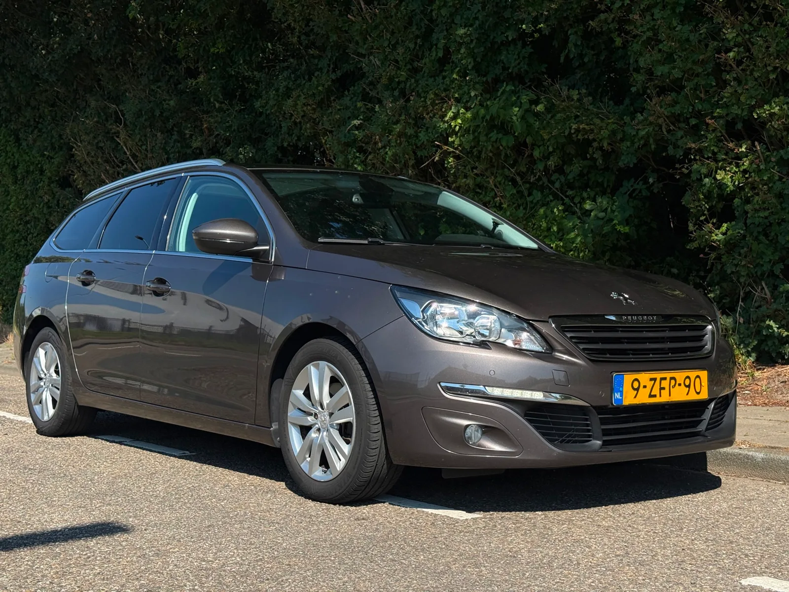 Peugeot 308 (2014) — foto 1