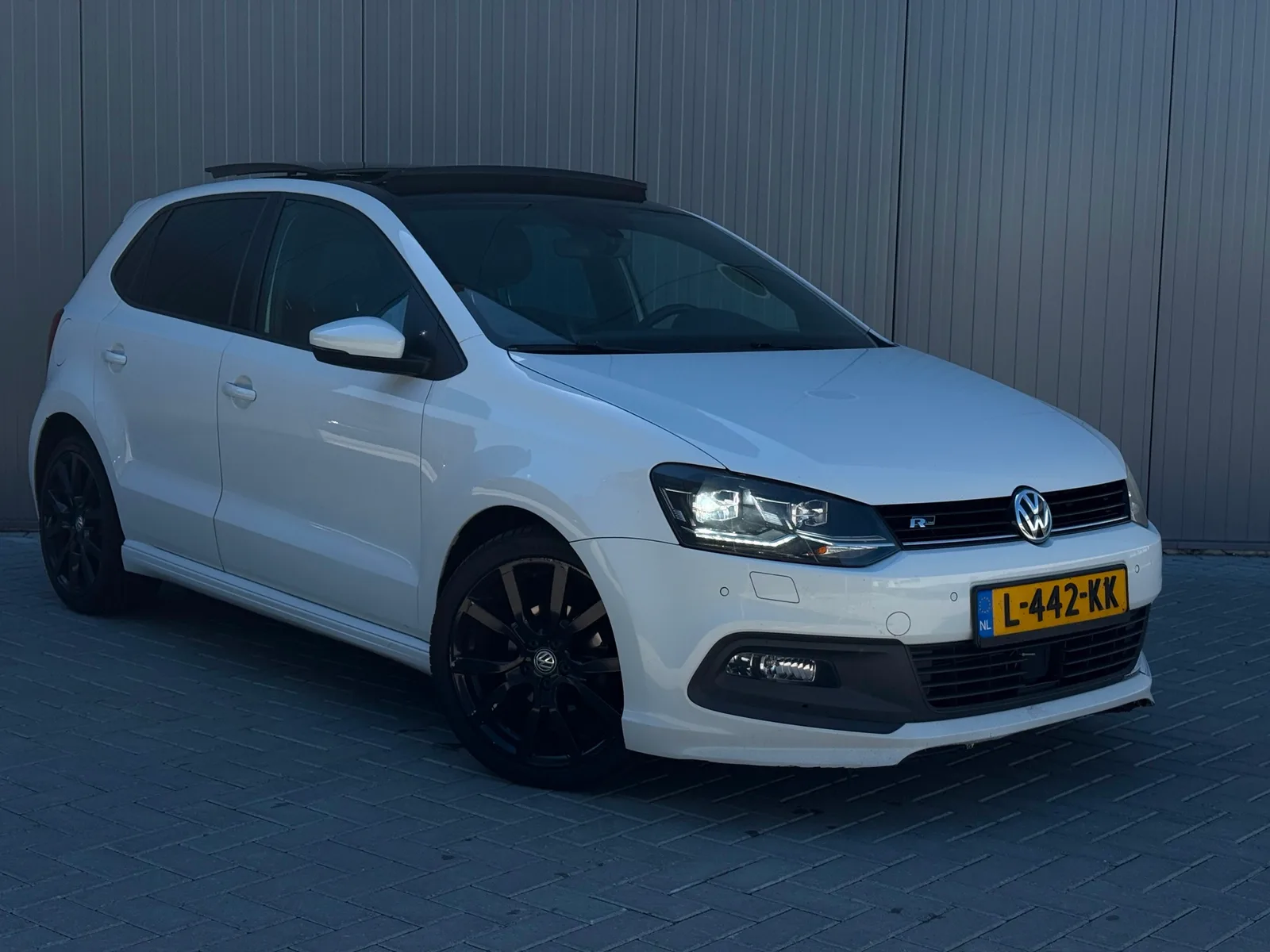 Volkswagen Polo (2016) — foto 1