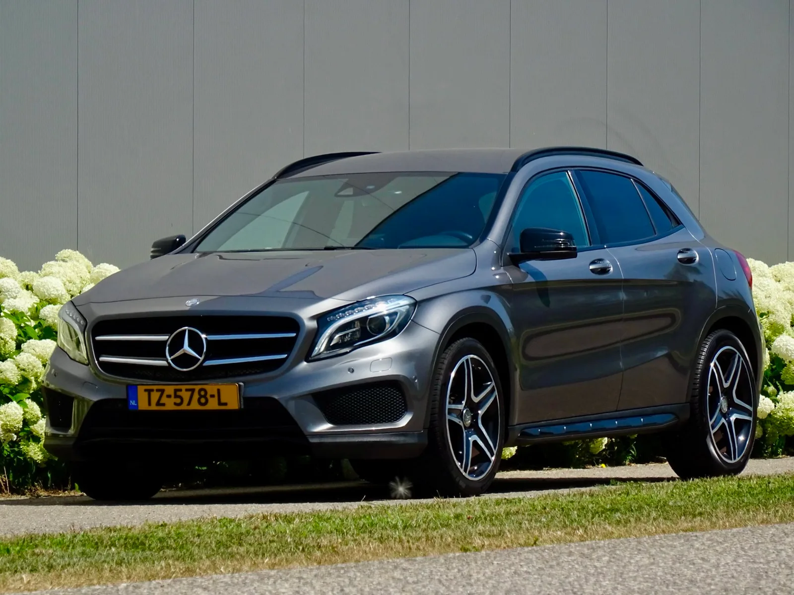 Mercedes-Benz GLA (2016) — foto 1