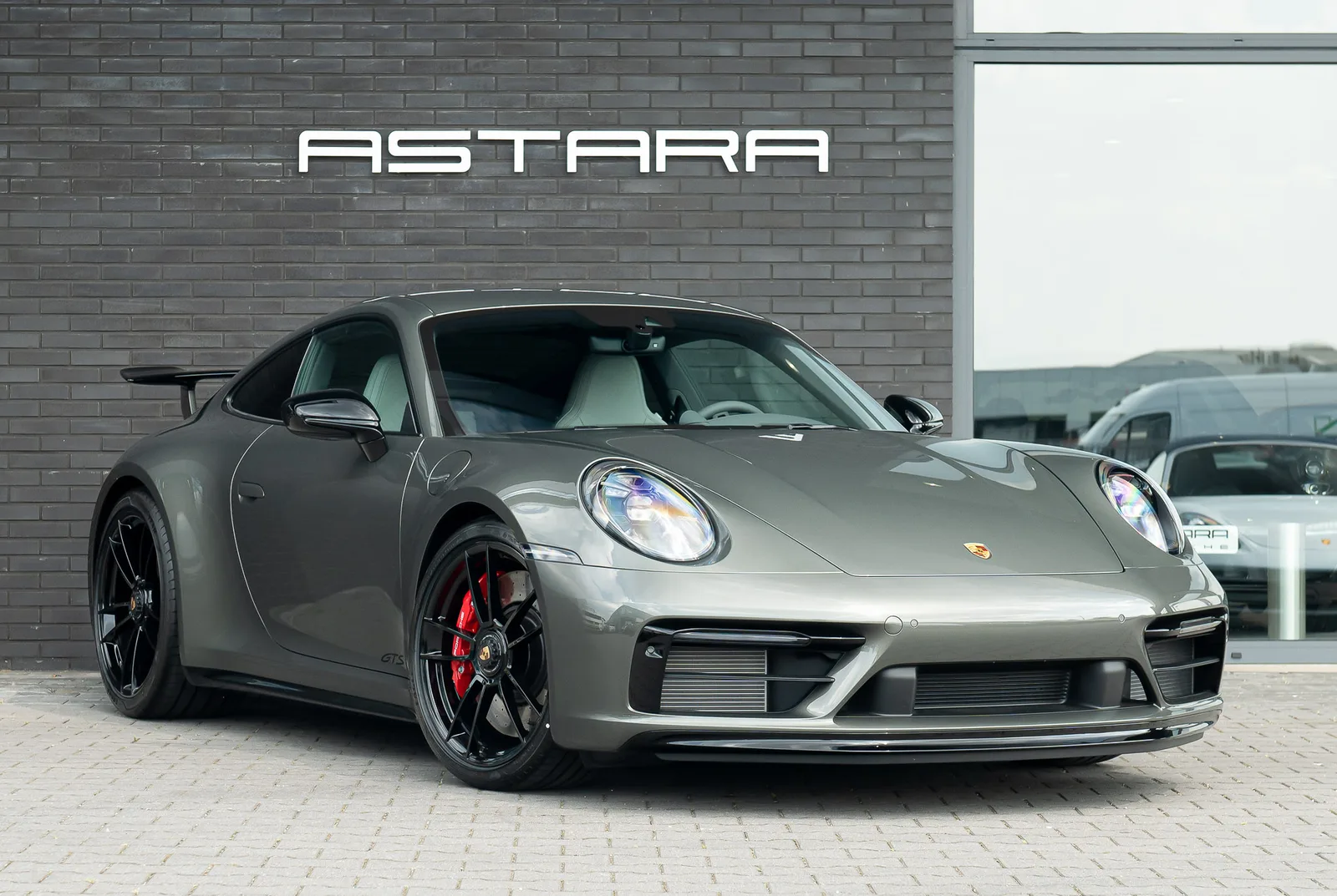 Porsche 911 (2023) — foto 1