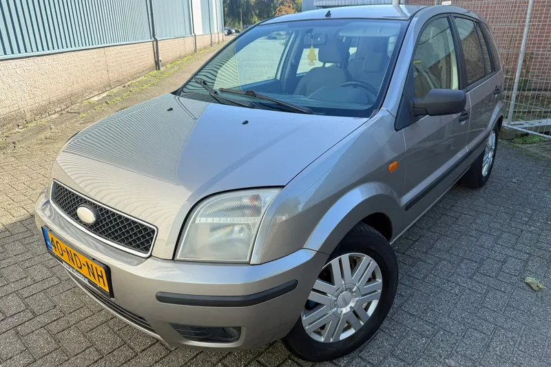 Ford Fusion (2003)