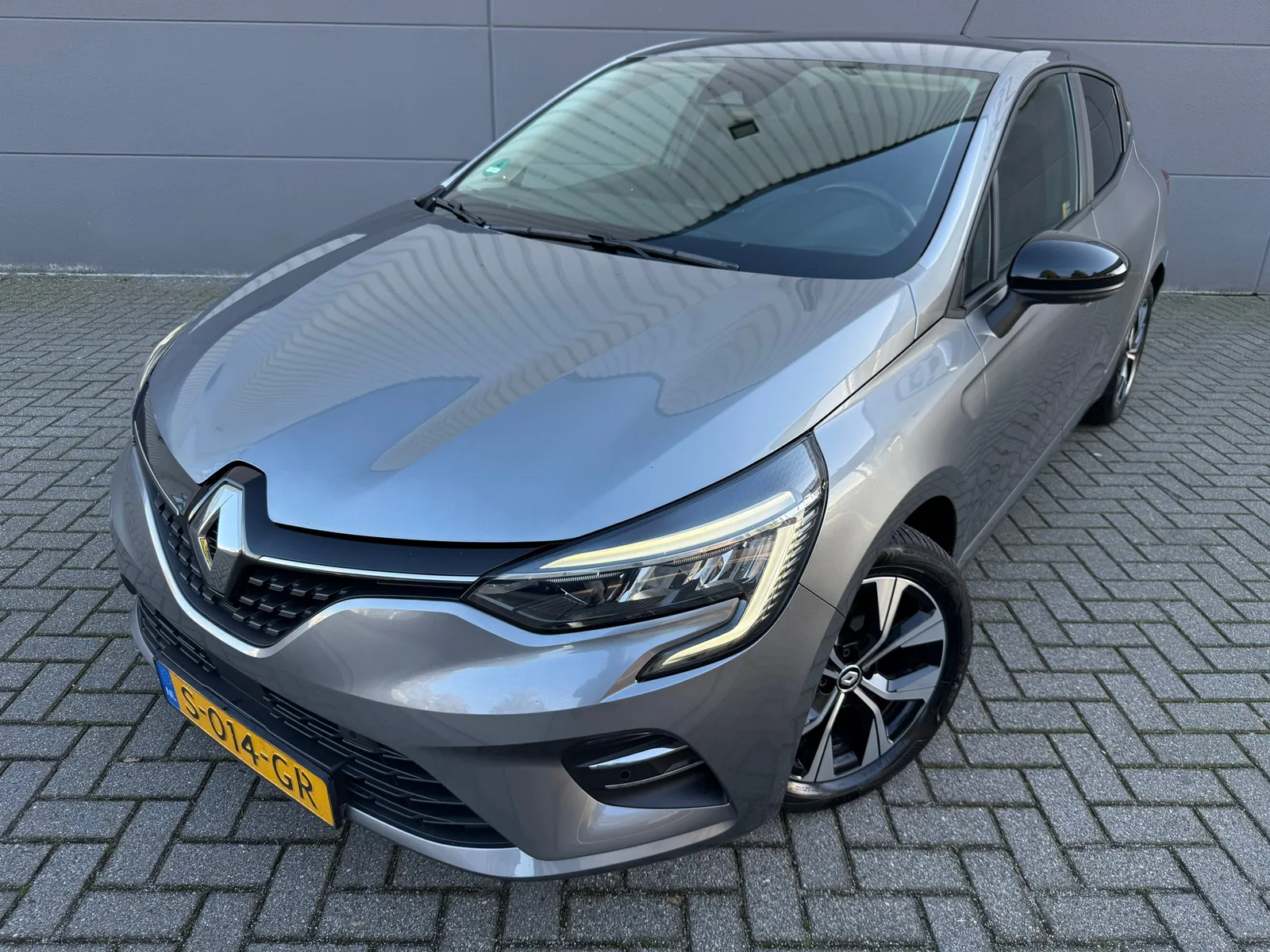 Renault Clio (2023) — foto 1