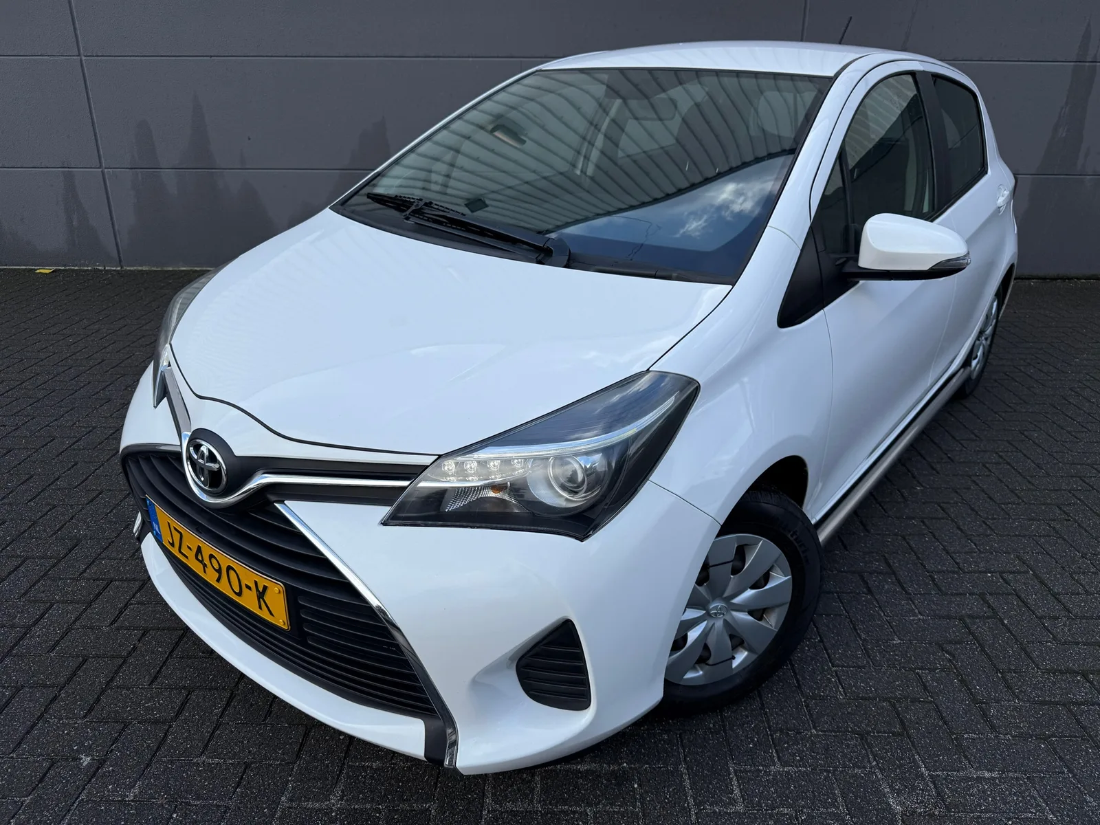Toyota Yaris (2016) — foto 1
