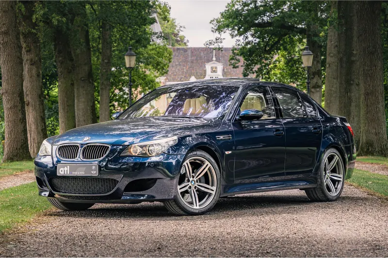 BMW M5 (2010)