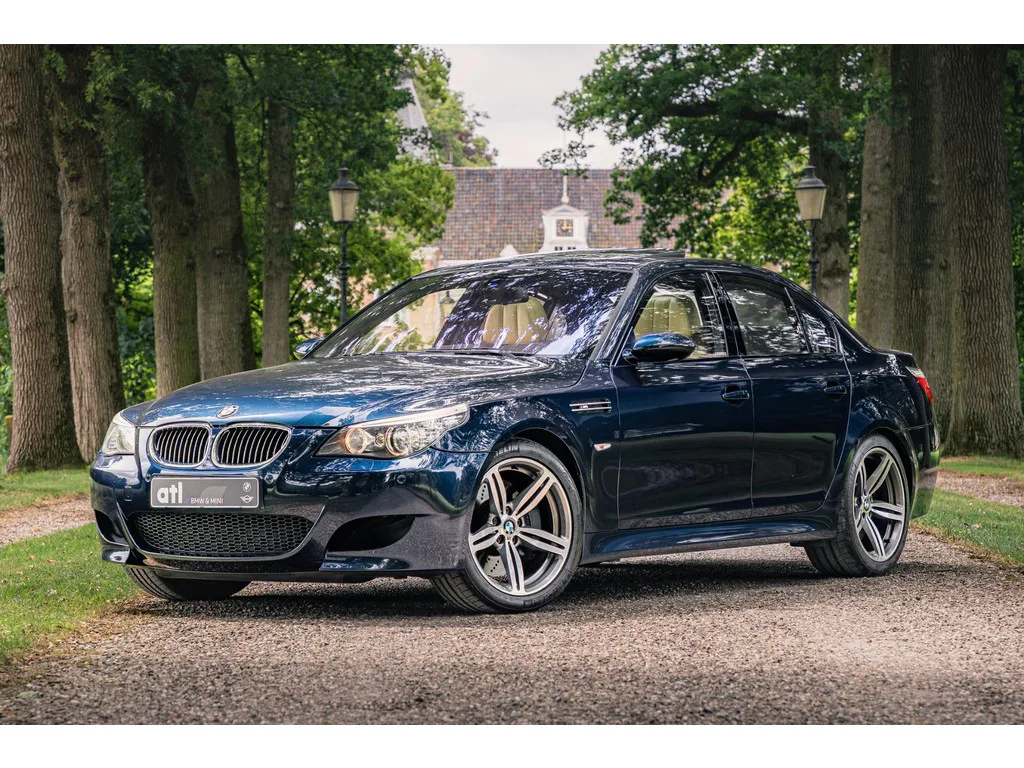 BMW M5 (2010) — foto 1