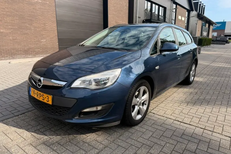 Opel Astra Sports Tourer (2011)