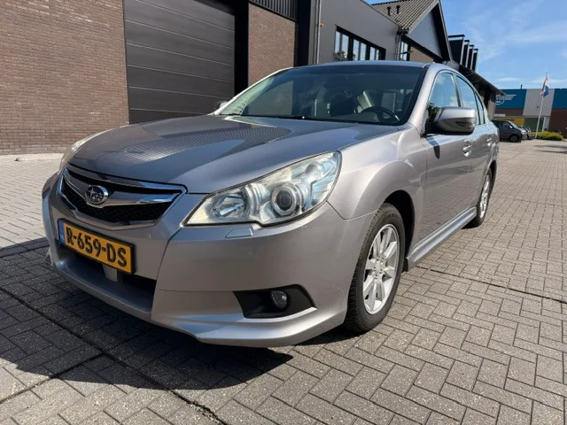 Subaru Legacy (2010) — foto 1