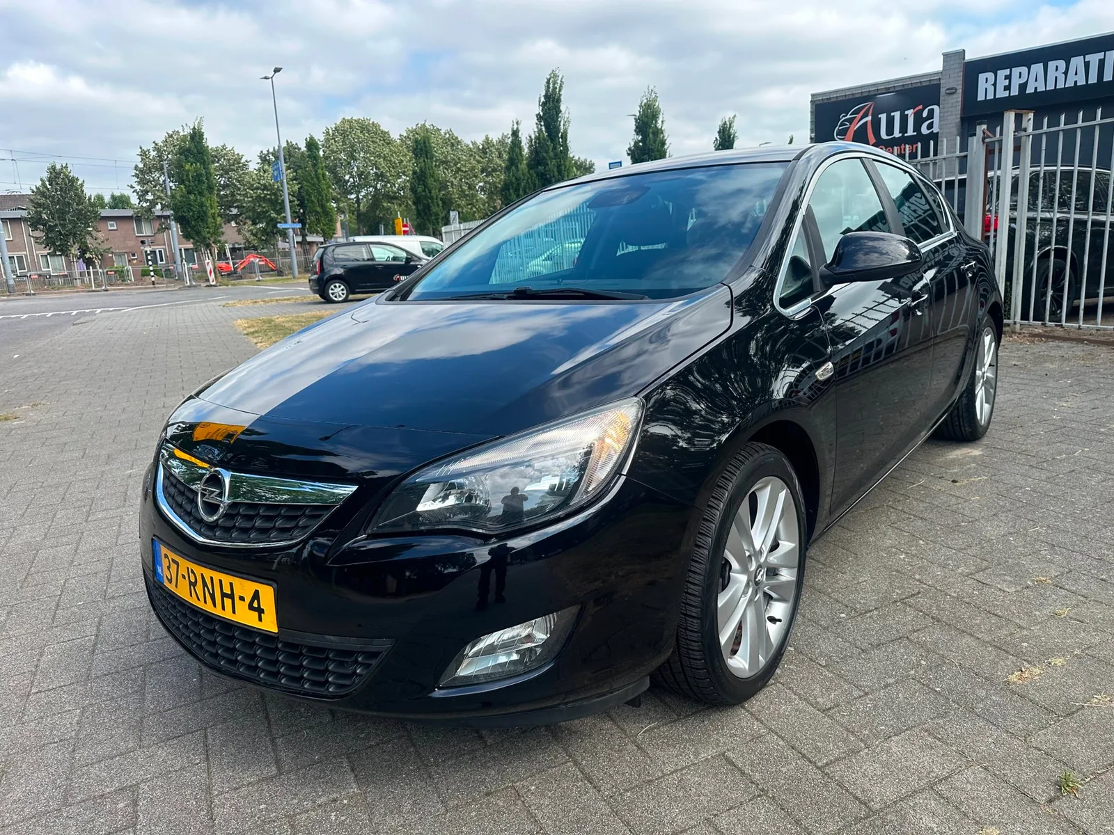 Opel Astra (2011) — foto 1