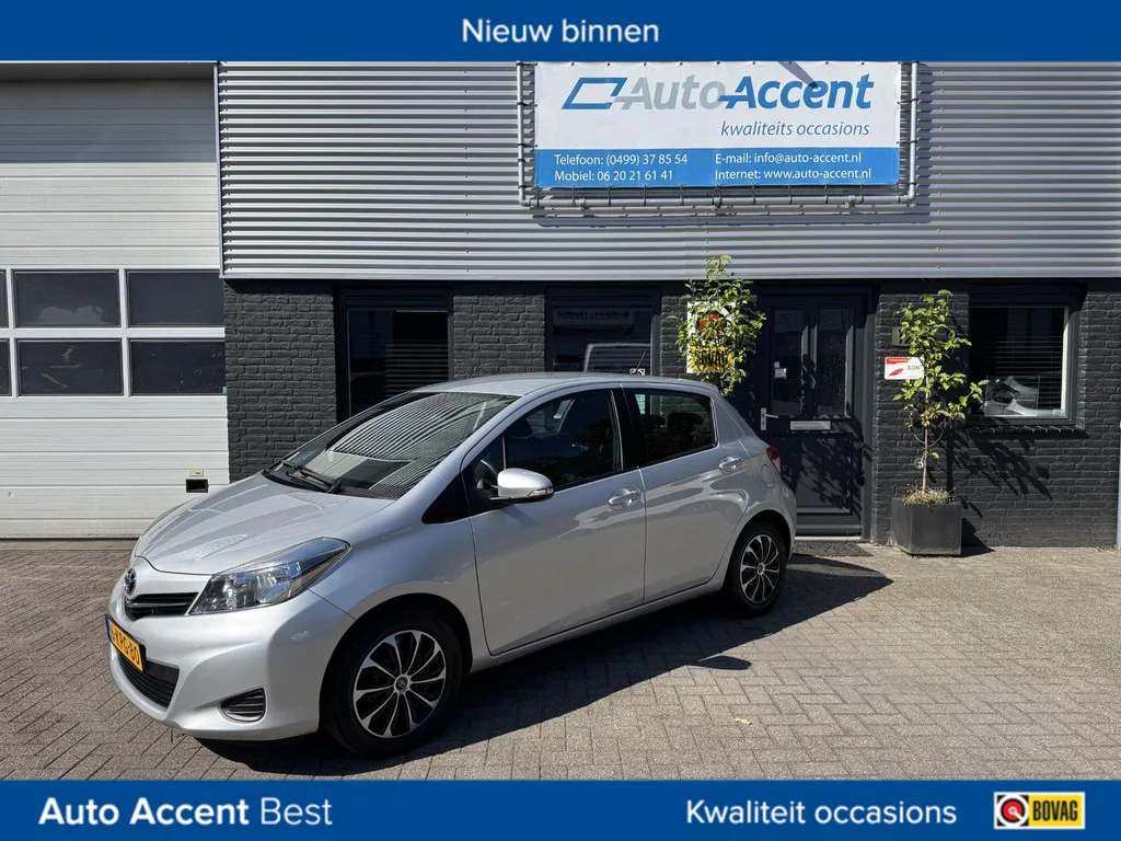 Toyota Yaris (2013) — foto 1