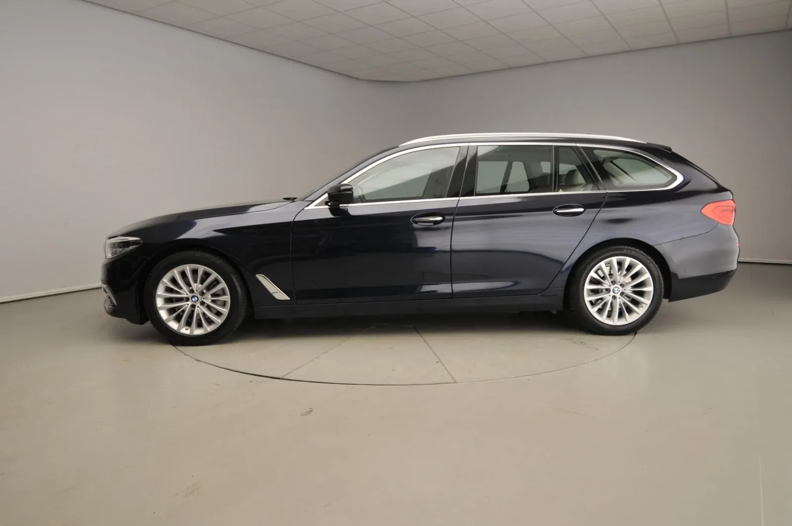 BMW 5-Serie (2017) — foto 1