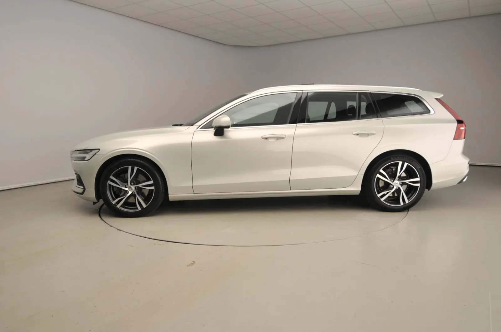 Volvo V60 (2019) — foto 1