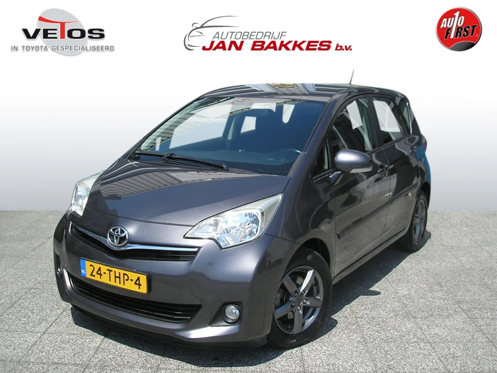 Toyota Verso-S (2012) — foto 1