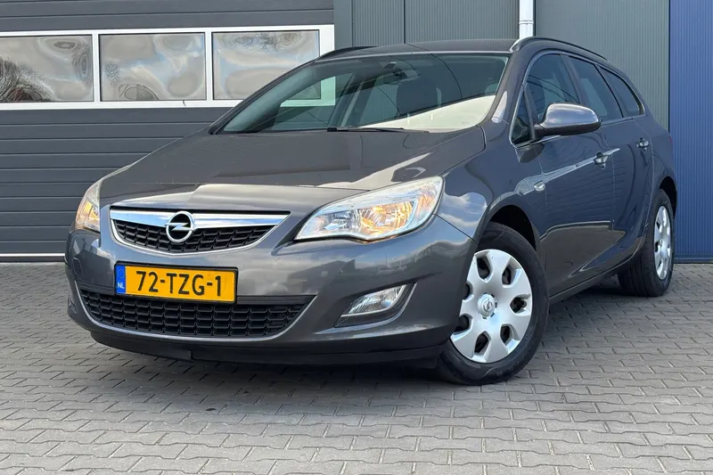 Opel Astra (2012)