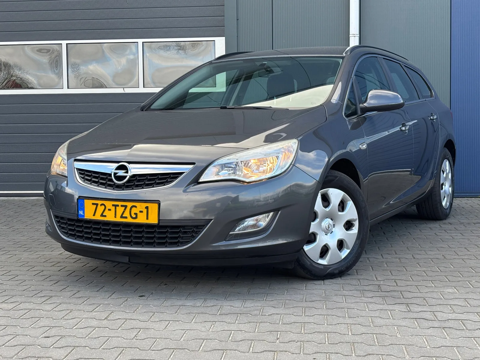 Opel Astra (2012) — foto 1