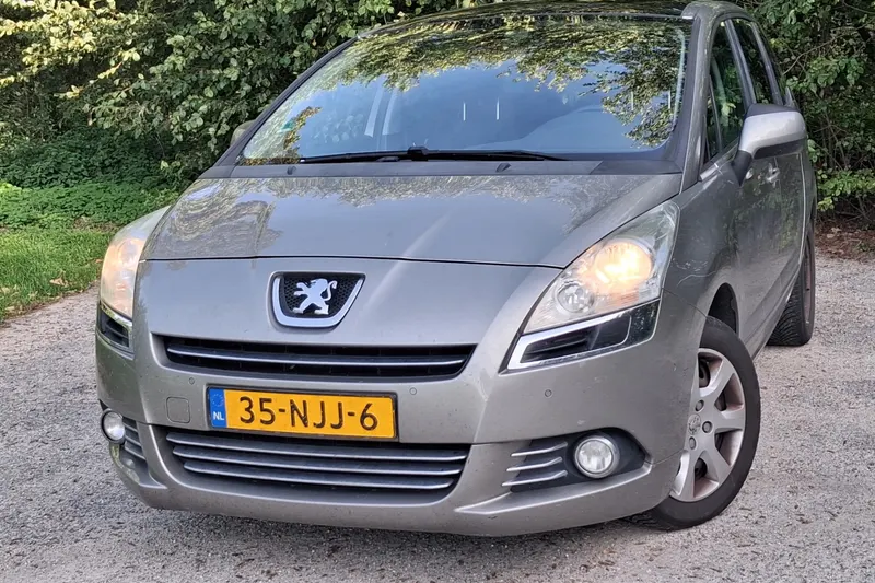 Peugeot 5008 (2010)