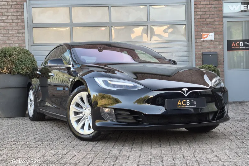 Tesla Model S (2017)