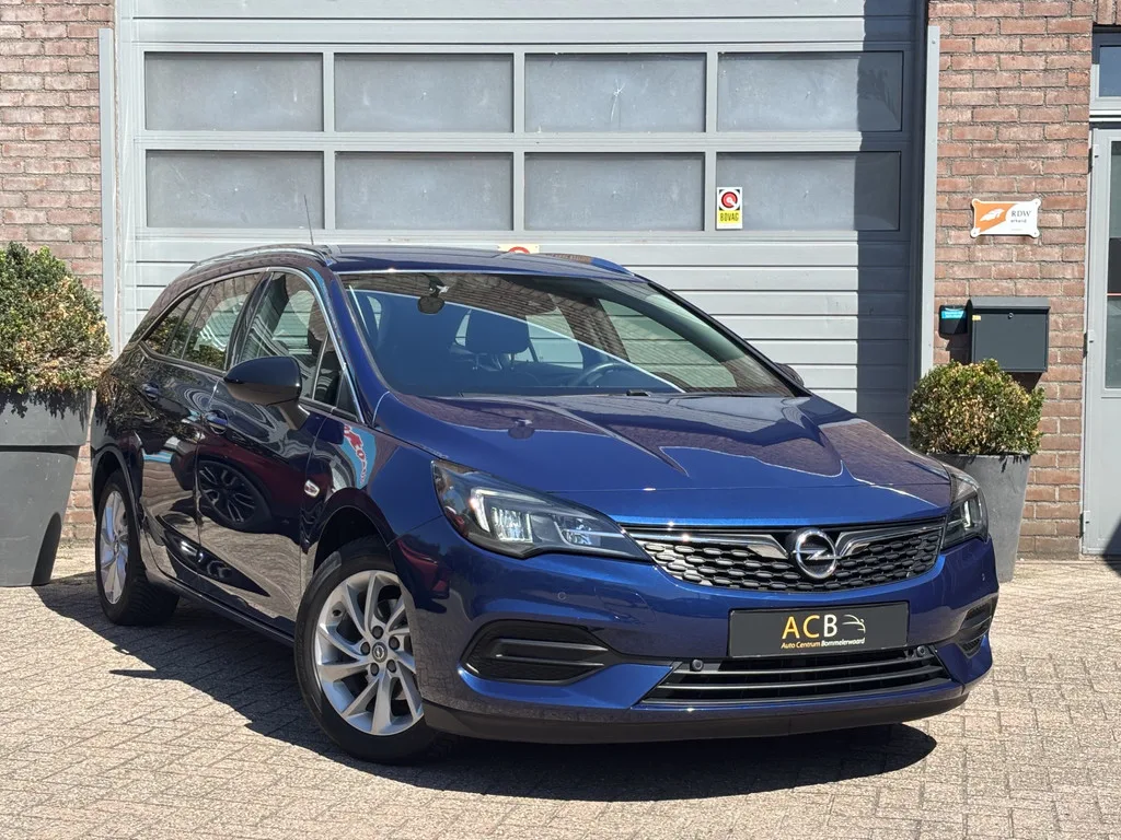 Opel Astra (2021) — foto 1