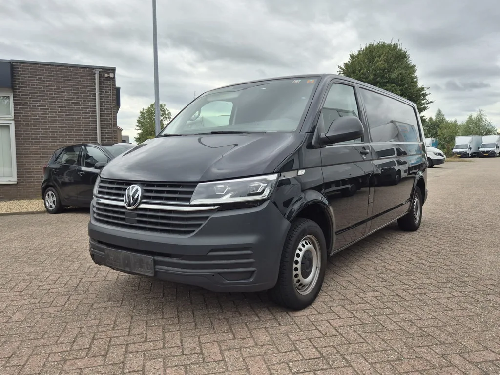 Volkswagen Transporter (2023) — foto 1