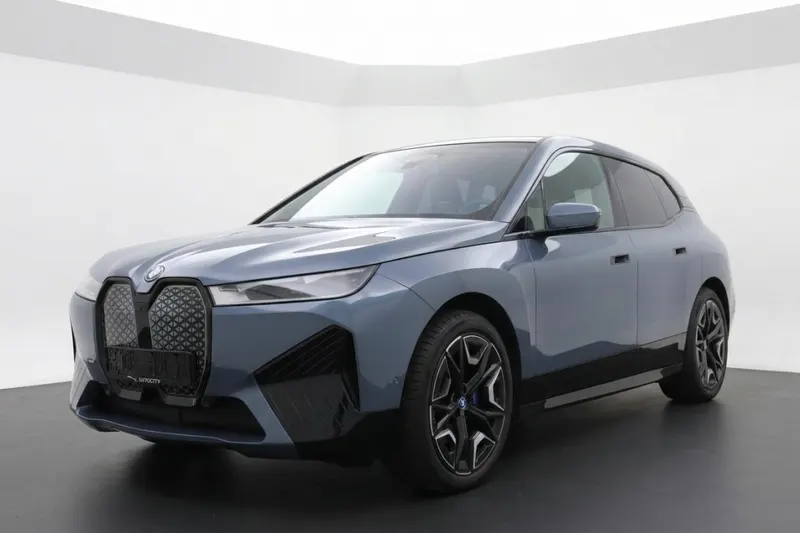 BMW iX (2023)