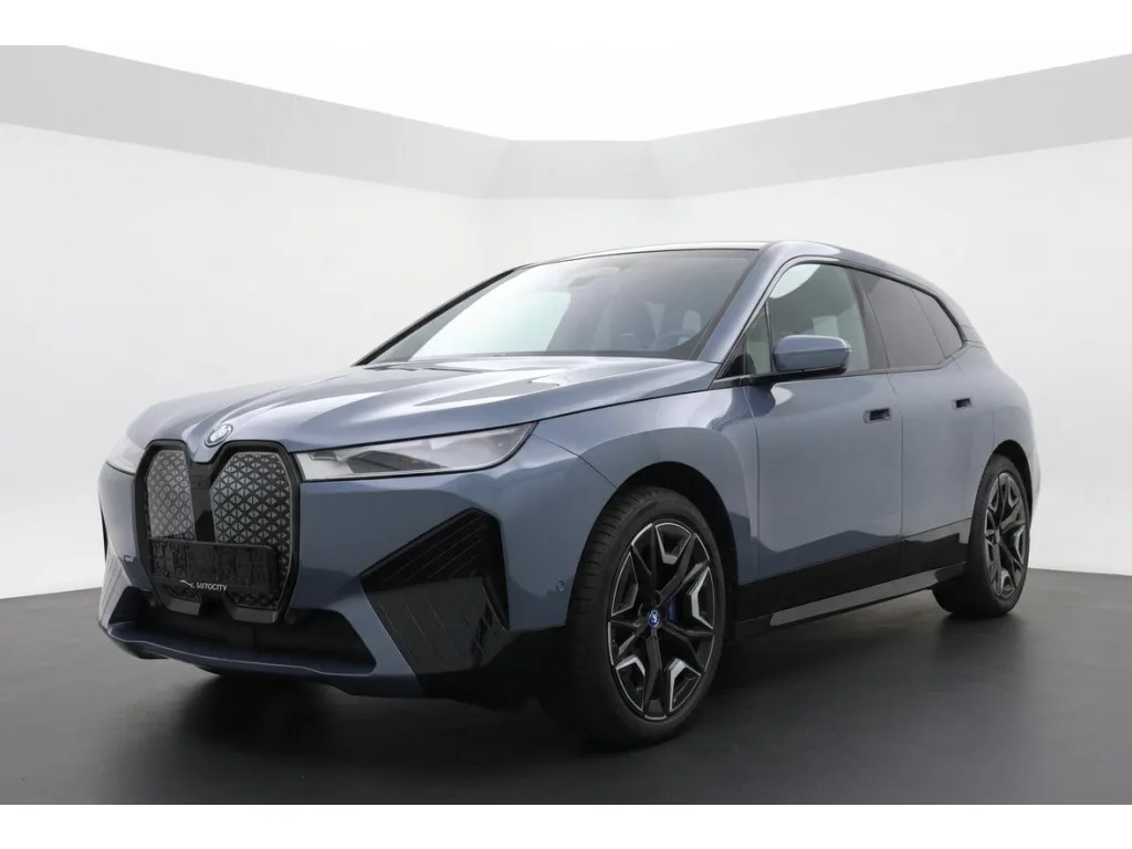 BMW iX (2023) — foto 1