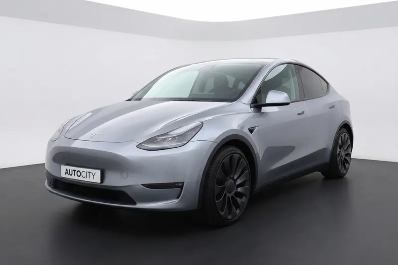 Tesla Model Y (2024)