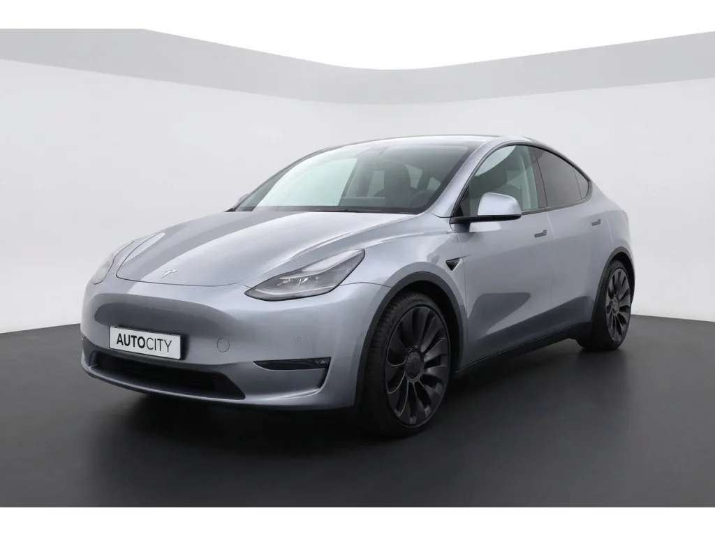 Tesla Model Y (2024) — foto 1