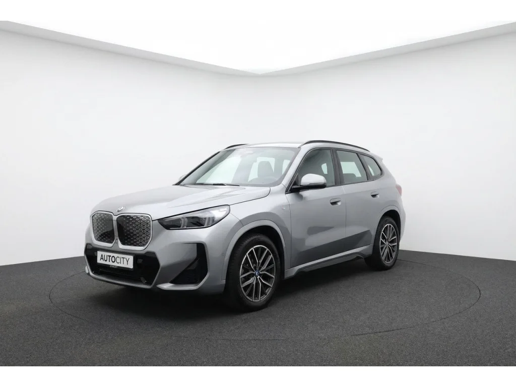 BMW iX1 (2024) — foto 1