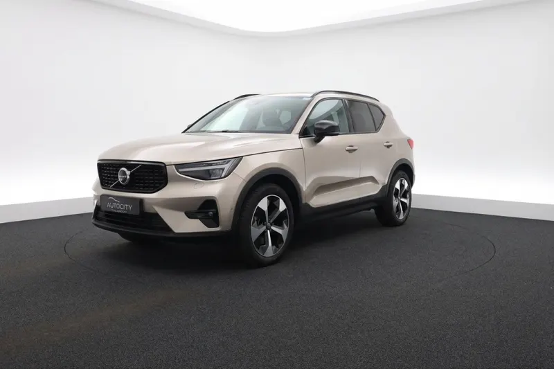 Volvo XC40 (2023)