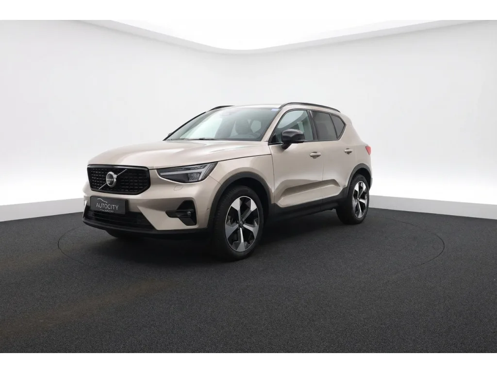 Volvo XC40 (2023) — foto 1