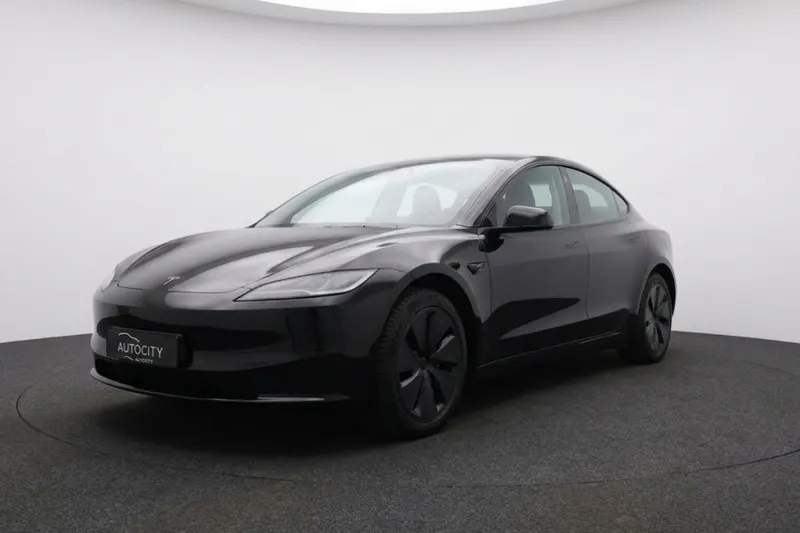 Tesla Model 3 (2024)