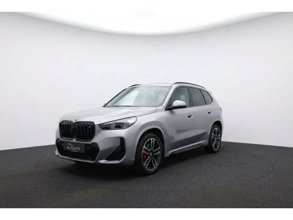 BMW iX1 (2024) — foto 1