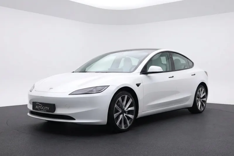 Tesla Model 3 (2024)