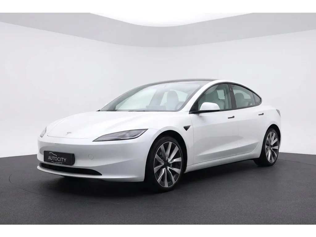Tesla Model 3 (2024) — foto 1