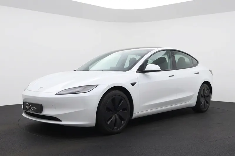 Tesla Model 3 (2023)