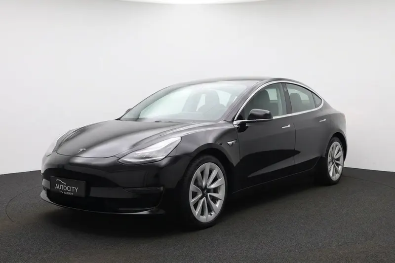 Tesla Model 3 (2022)