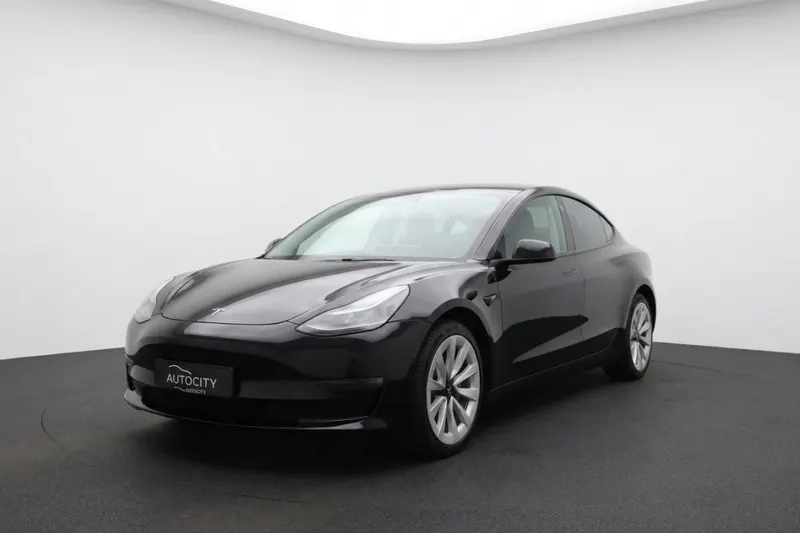 Tesla Model 3 (2022)