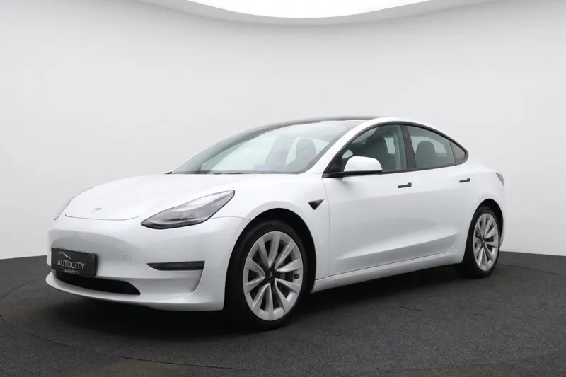 Tesla Model 3 (2022)