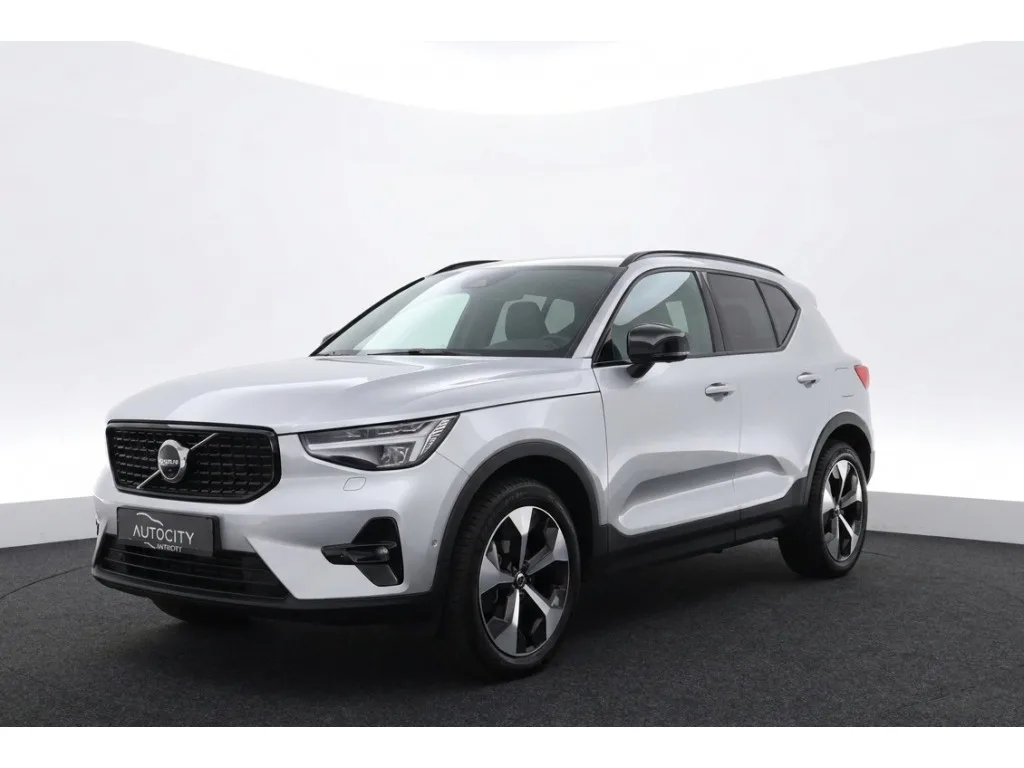 Volvo XC40 (2023) — foto 1