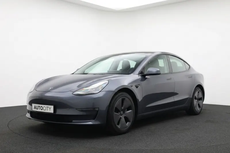 Tesla Model 3 (2022)