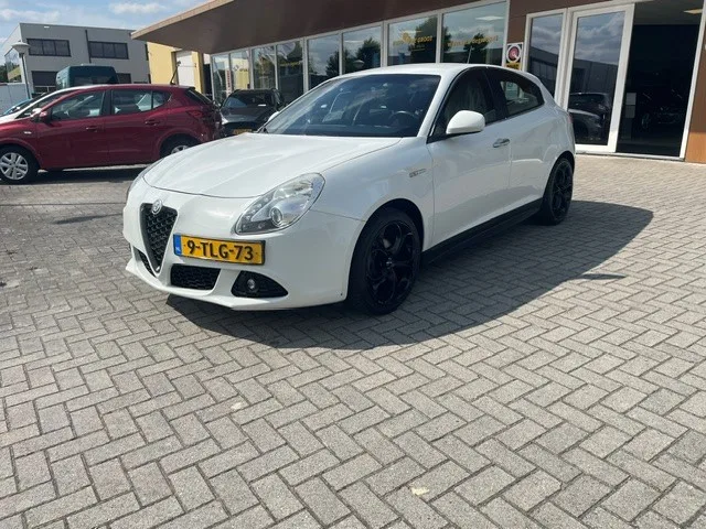 Alfa Romeo Giulietta (2010) — foto 1