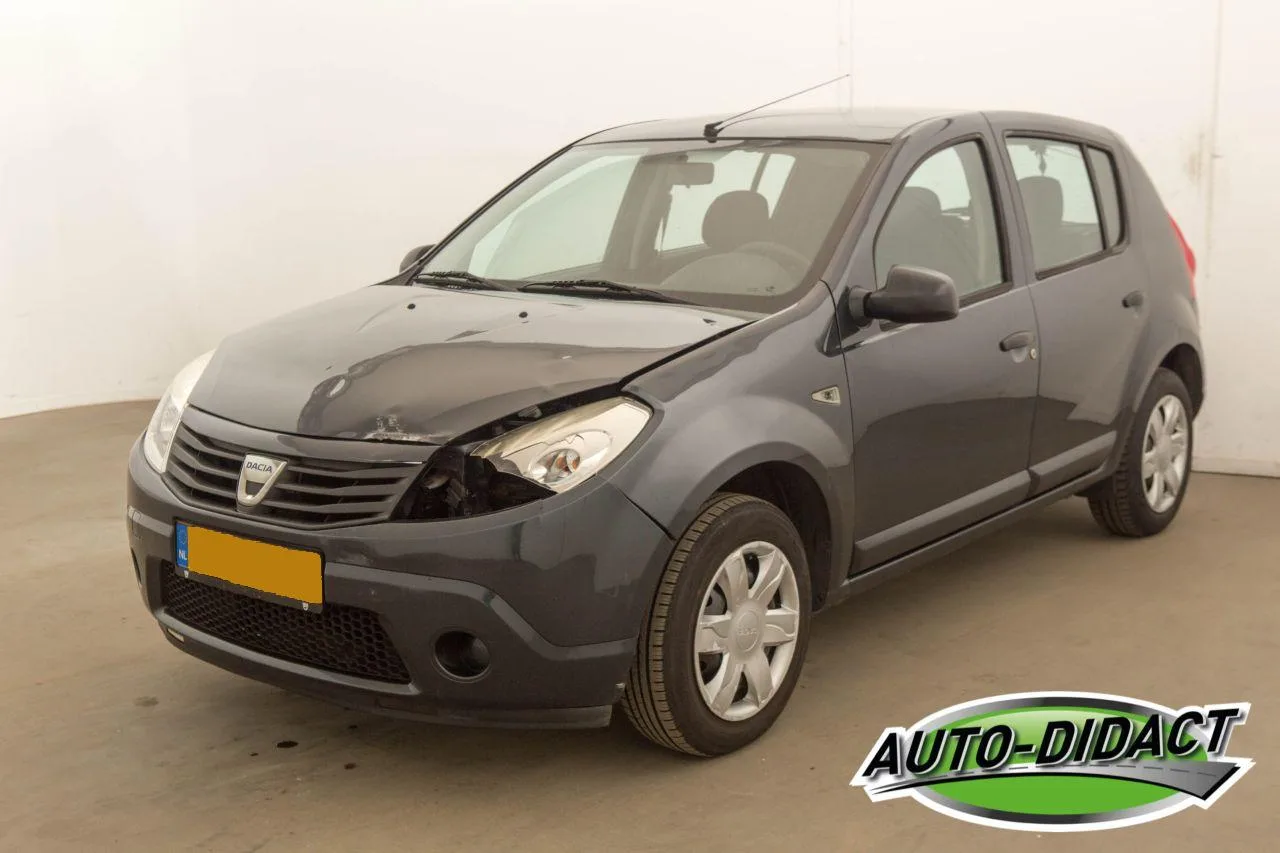 Dacia Sandero (2009) — foto 1