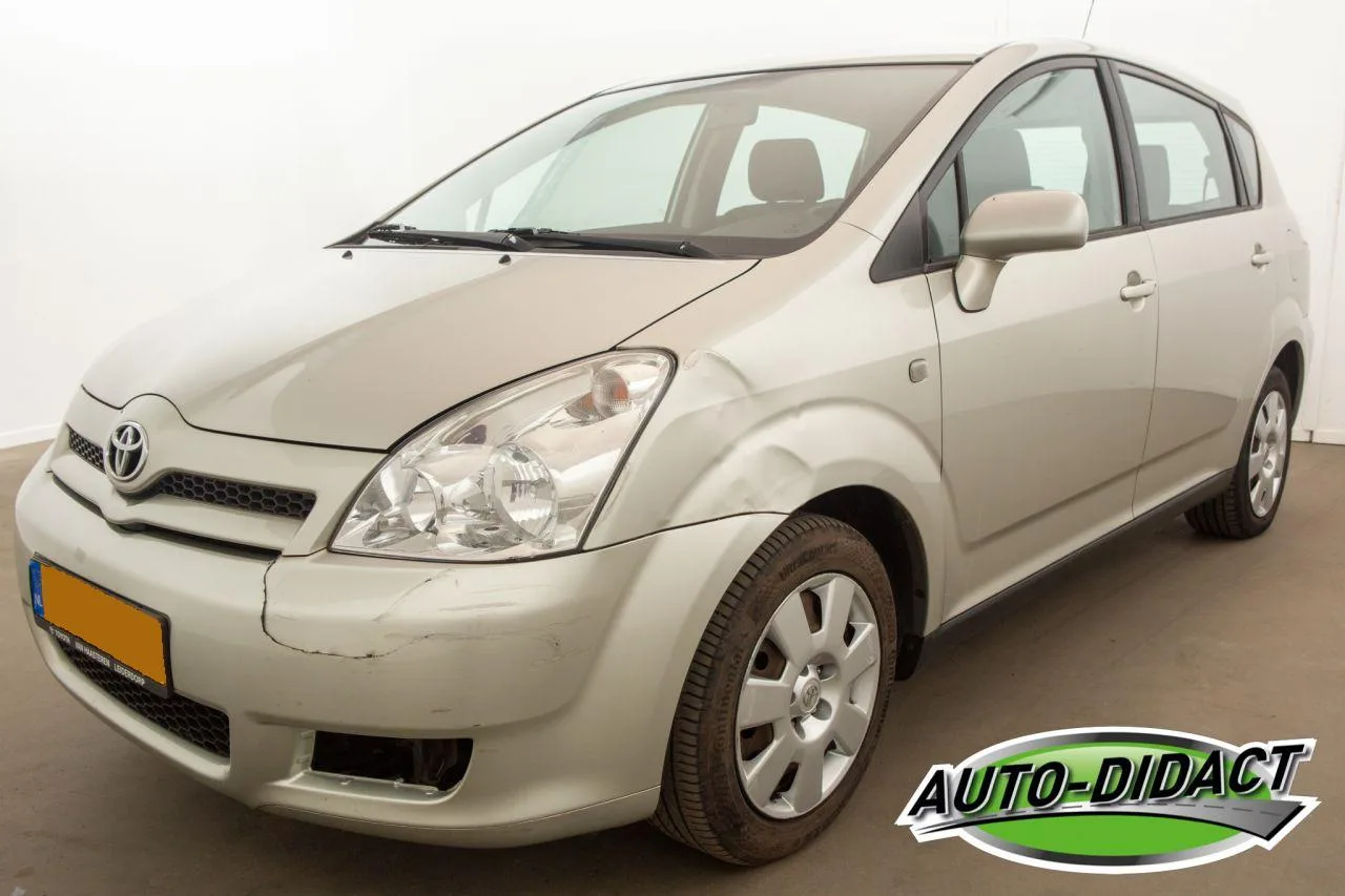 Toyota Corolla Verso (2006) — foto 1