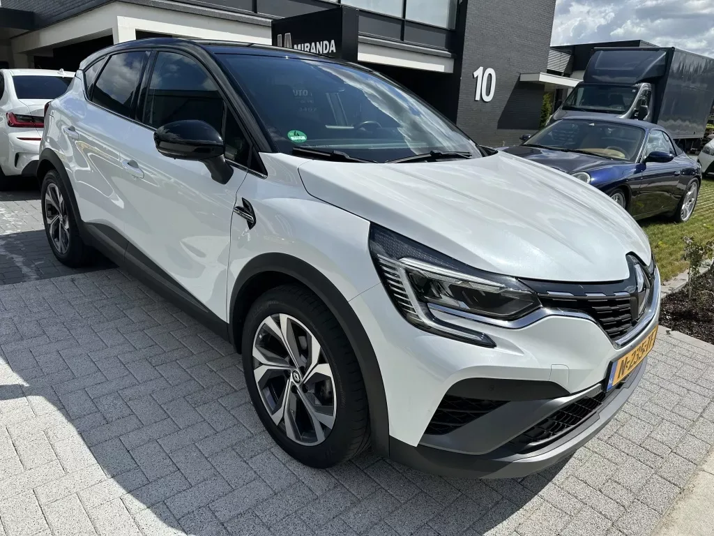 Renault Captur (2022) — foto 1