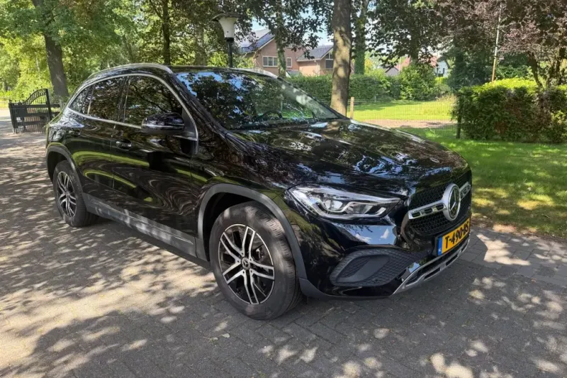Mercedes-Benz GLA (2022)